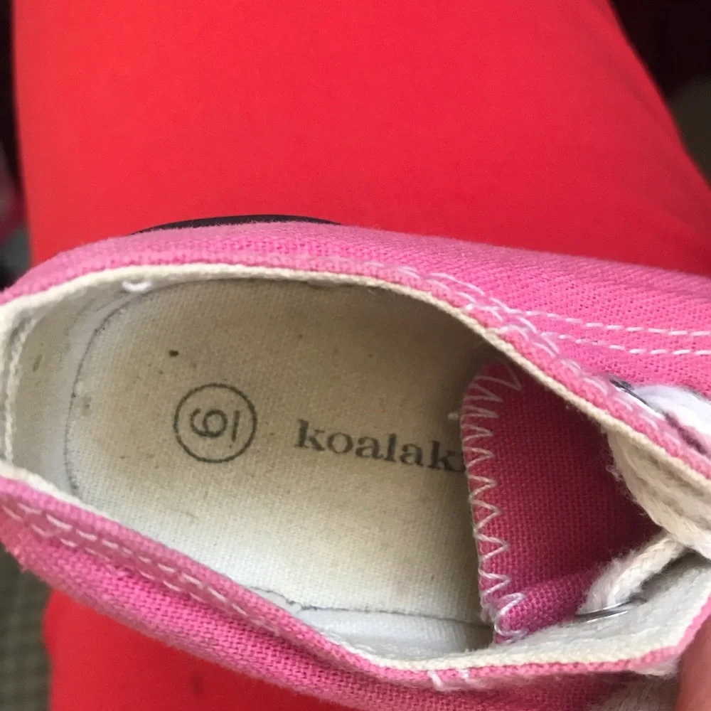 Koala Kids Canvas Lace-Up Sneakers in Pink